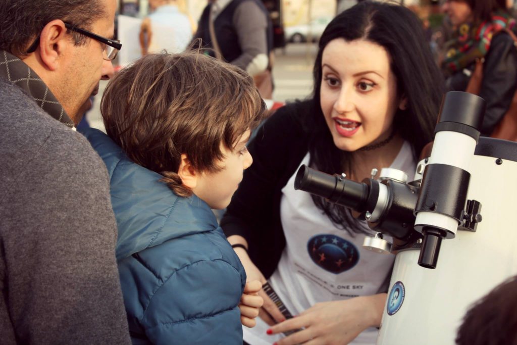 Photo of Sidewalk Astronomy public outreach in Bisceglie, Italy, by Astronomers Without Borders.